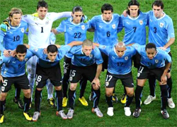 Uruguay plays the Semi-Finals against Netherlands in the South Africa world cup 2010, an stage where the national teams play a standard single elimination game, there are no ties during the match and after 90 minutes if ends draw there are two extra times of 15 minutes and if draw to the penalty kicks to know the winner of the round Semifinal go to the final